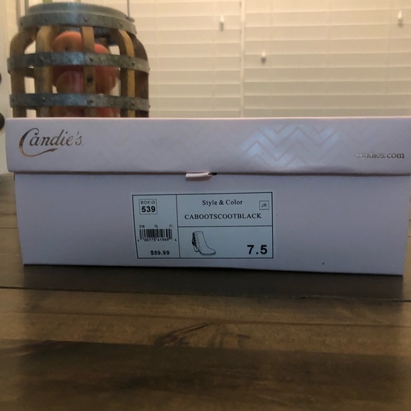 Candie’s Black Boots - Picture 3 of 14